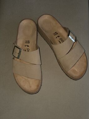 Birkenstock Women's Tan Crisscross Slide Sandals with Buckle